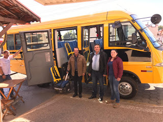 Pinhalão recebe ônibus adaptado