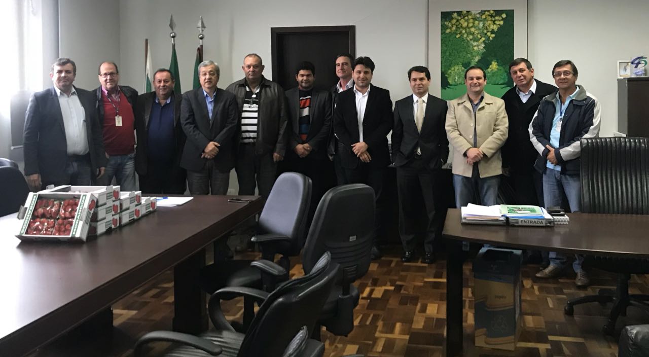 ASSINATURA DE IMPLANTAÇÃO DO PROGRAMA DE FRUTICULTURA PARA OS PEQUENOS AGRICULTORES